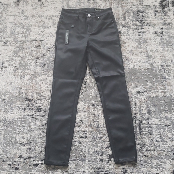 Blank NYC Faux leather Mid Rise Skinny - Picture 8 of 8
